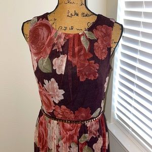Enfoucus Studio floral dress, great neckline and beaded waist, never worn